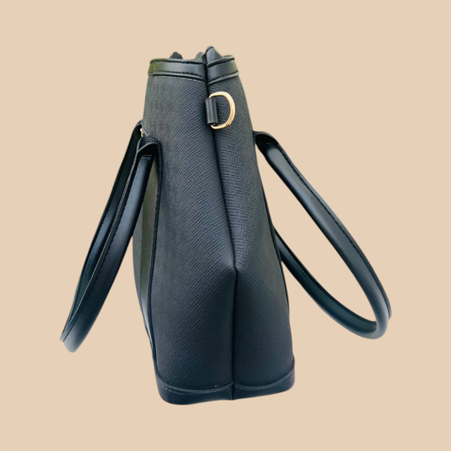 Aero Shoulder Bag - Black